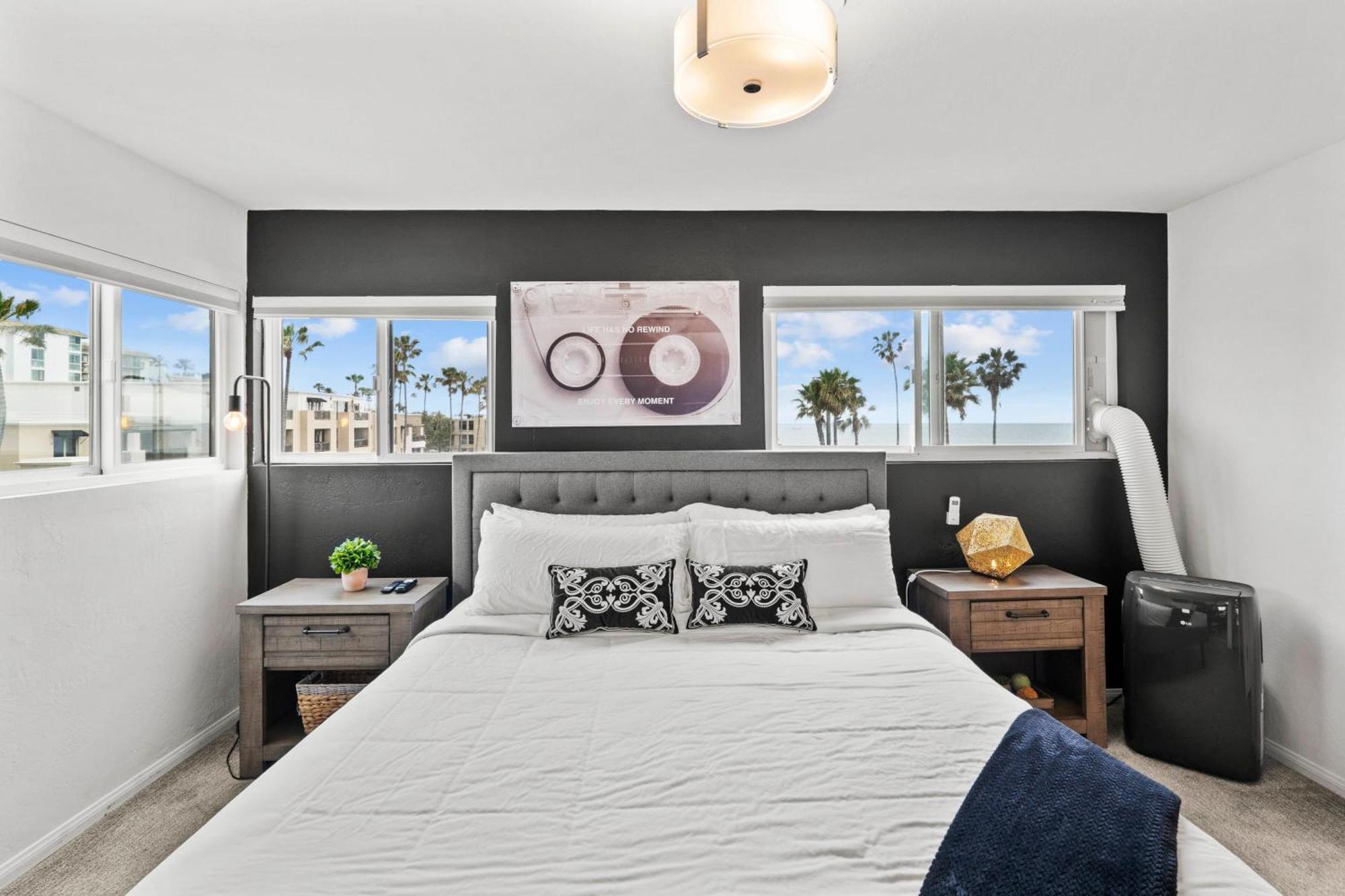 Lajolla By The Sea- Ocean Views Beachside Holiday home