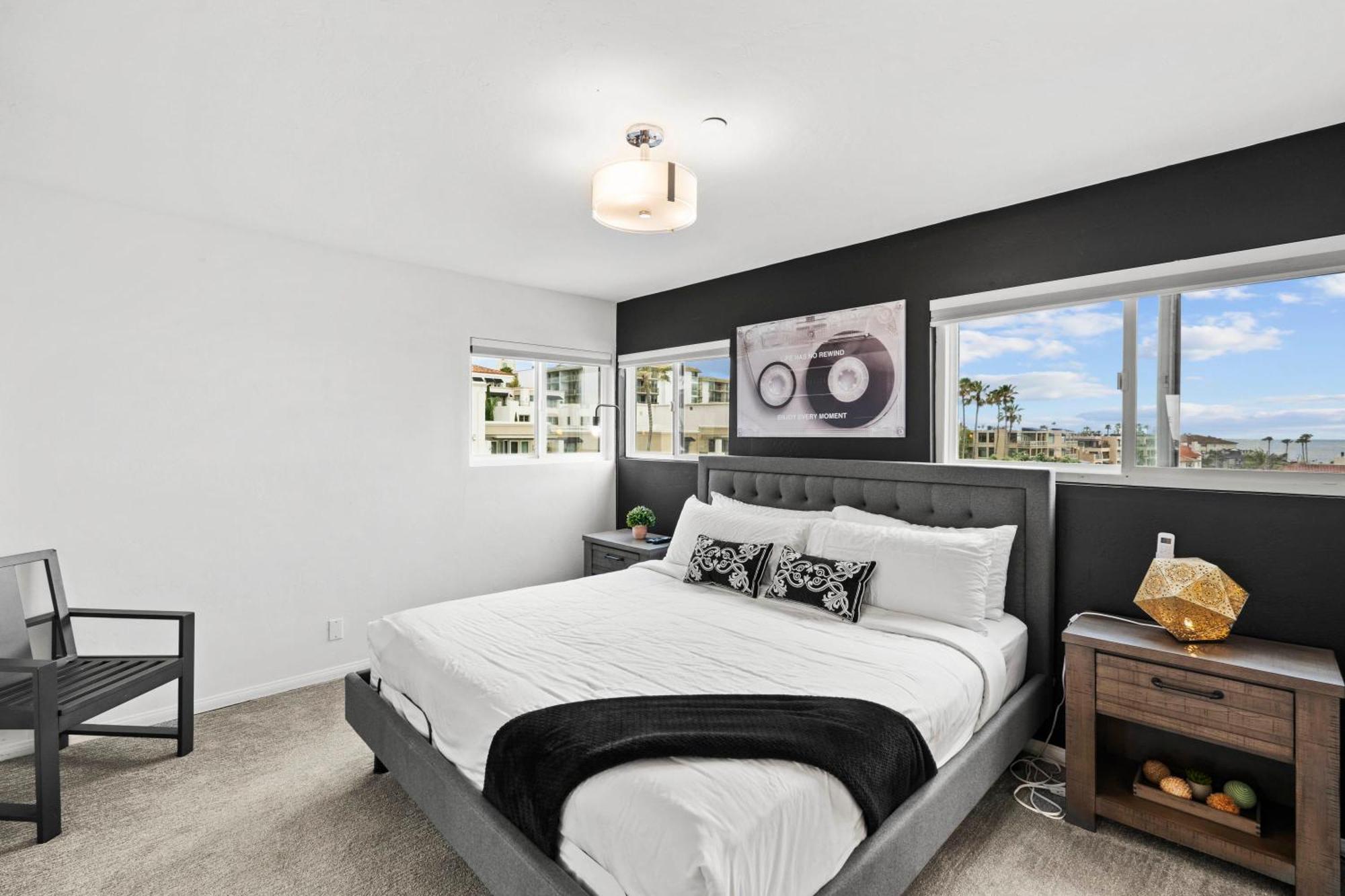 Lajolla By The Sea- Ocean Views Beachside Holiday home *